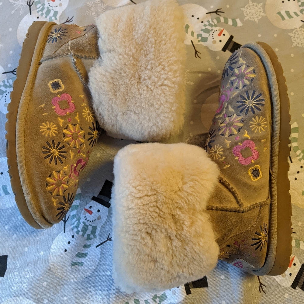 UGG short boots with embroidery detail